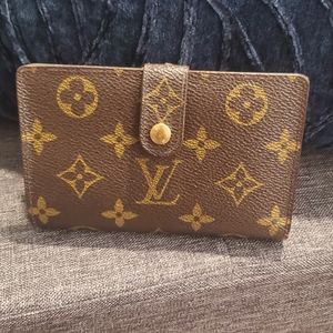 Authentic Louis vuitton kisslock wallet